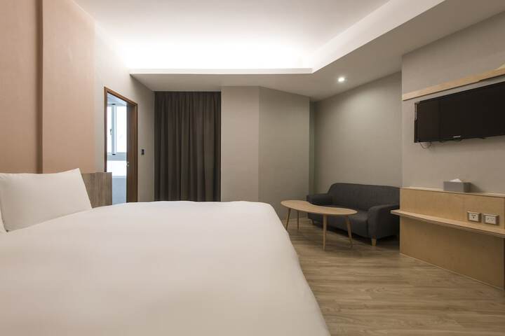 Room 17 of 38
