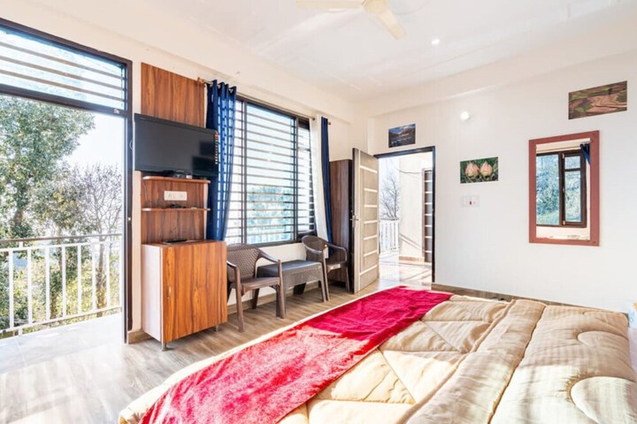 Room 8 of 11