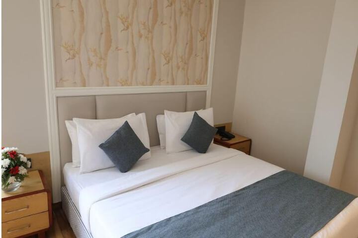 Room 8 of 11