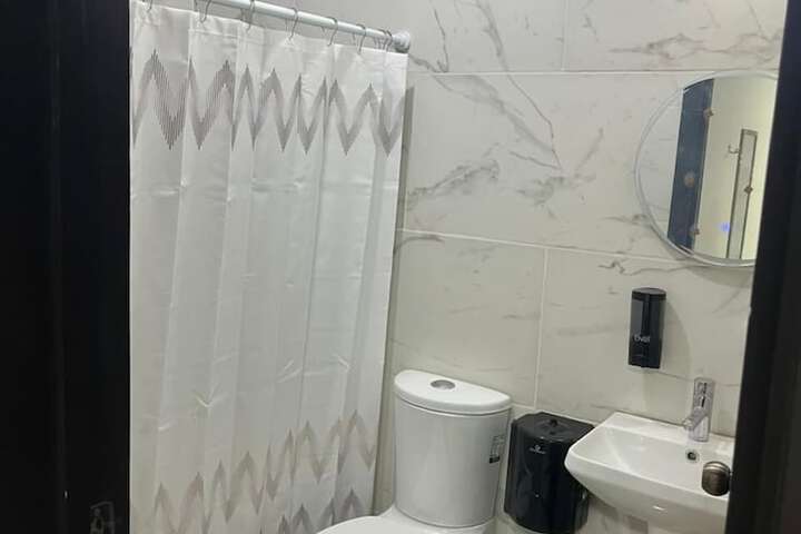 Room 8 of 10