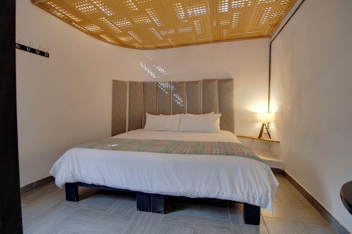Room 10 of 83