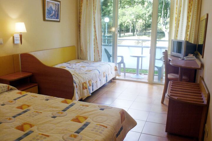Room 5 of 32