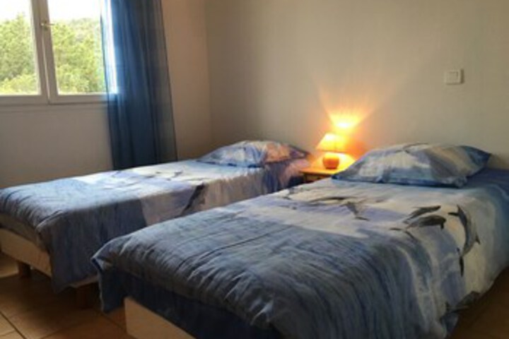 Room 6 of 12