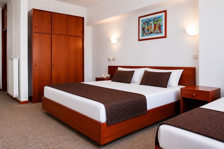 Room 15 of 36