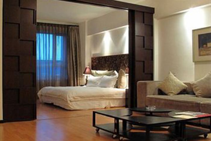 Room 16 of 18