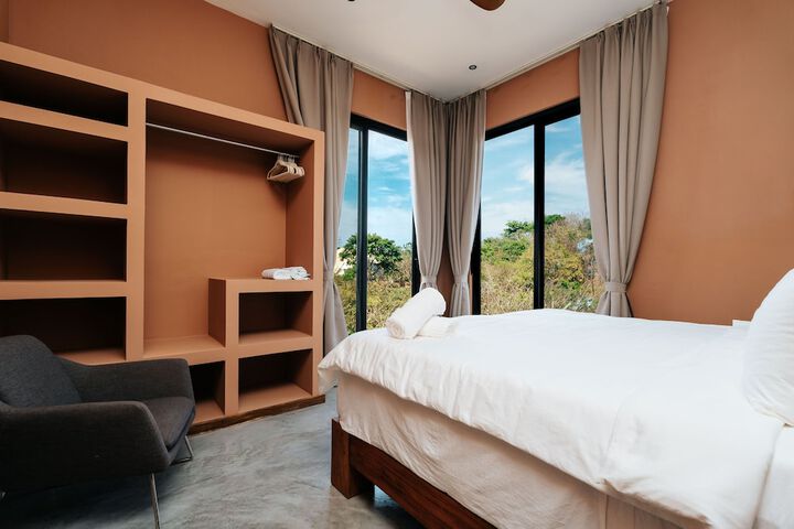 Room 21 of 76