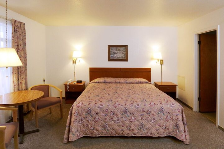 Basic Single Room 1 Double Bed (2 of 4)
