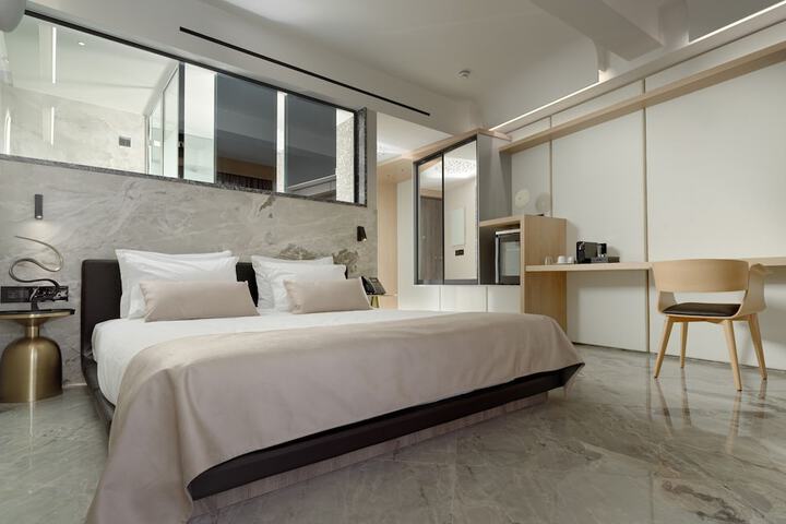 Room 19 of 136