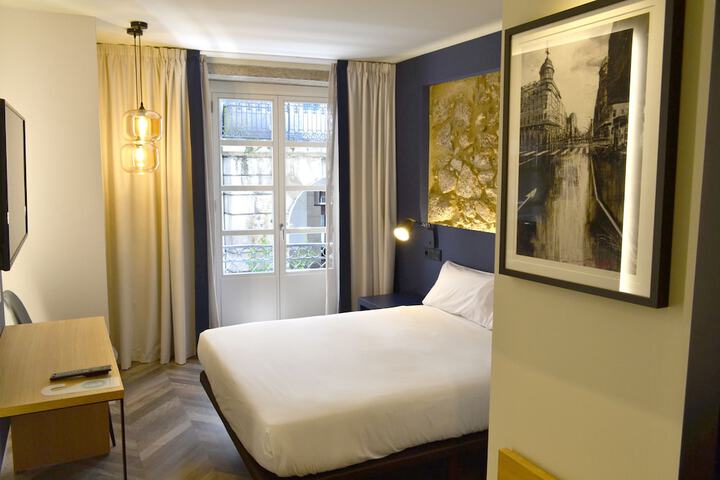 Room 15 of 33