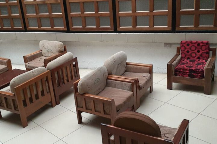 Lounge 74 of 130