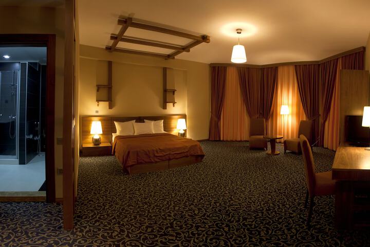 Room 6 of 65