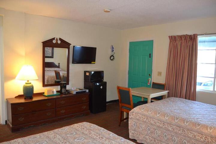 Standard Room, King or Two Doubles (5 of 6)