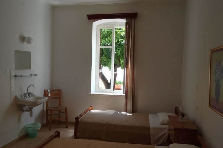Room 14 of 20