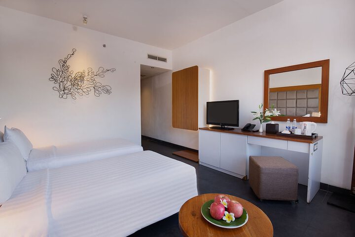 Room 6 of 94