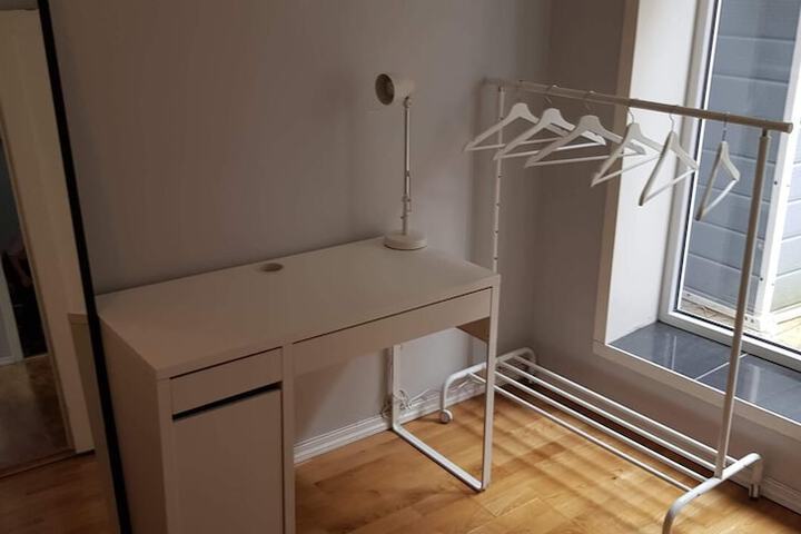Room 10 of 50