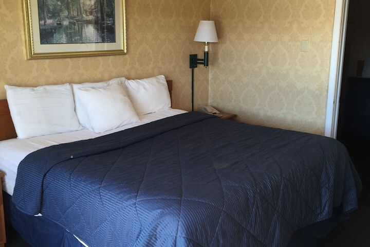Room 2 of 23
