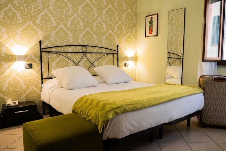 Room 9 of 38