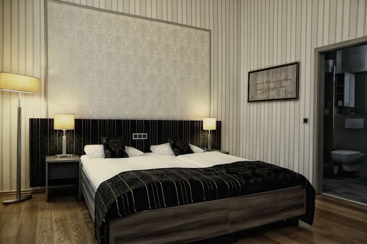 Room 4 of 89