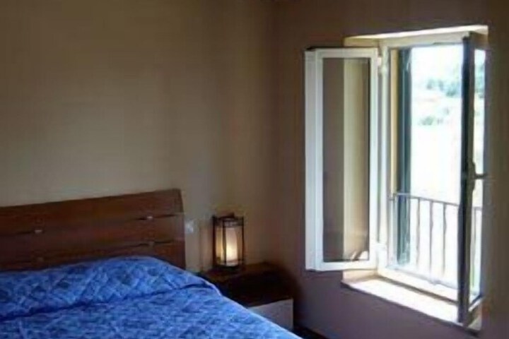 Room 9 of 18