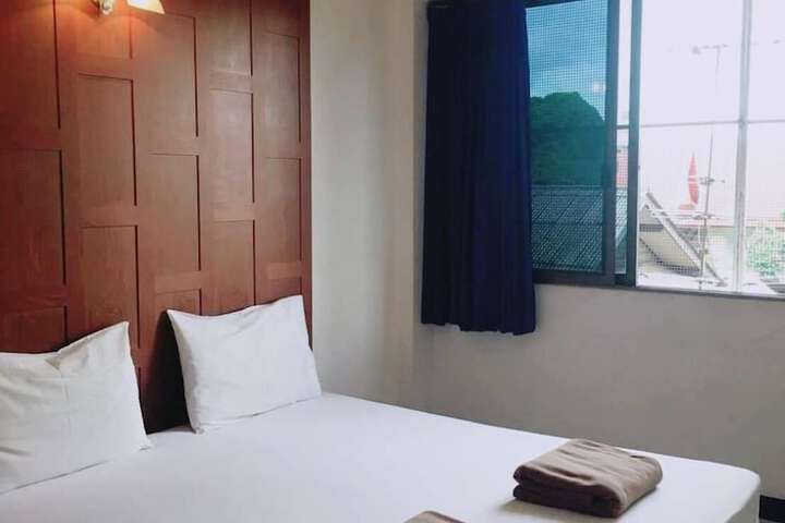 Room 12 of 42