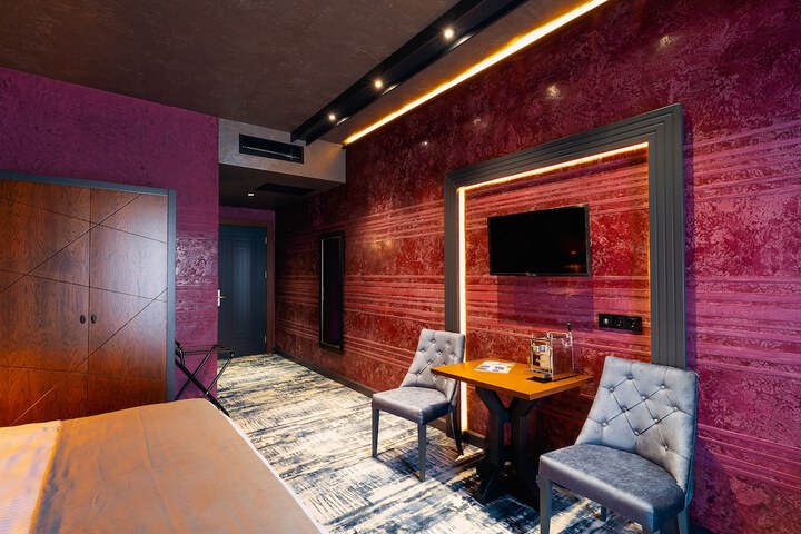 Room 82 of 199