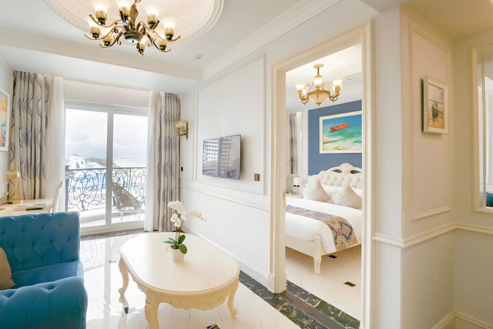 Room 103 of 195