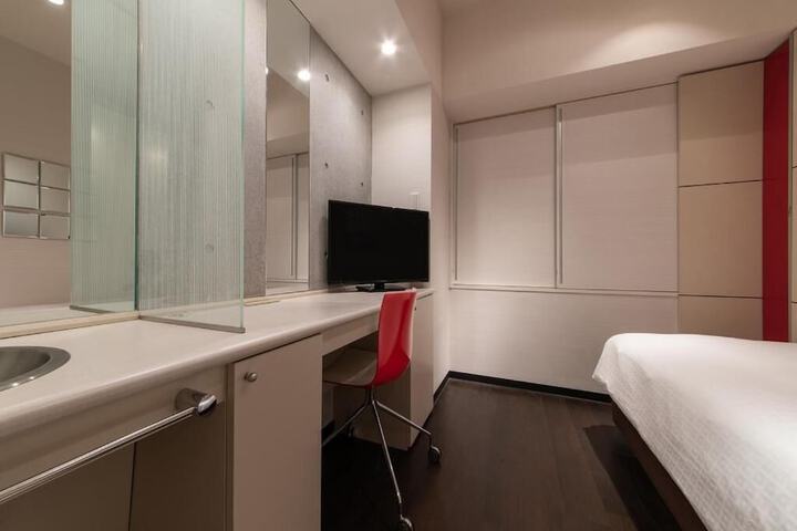 Room 19 of 42