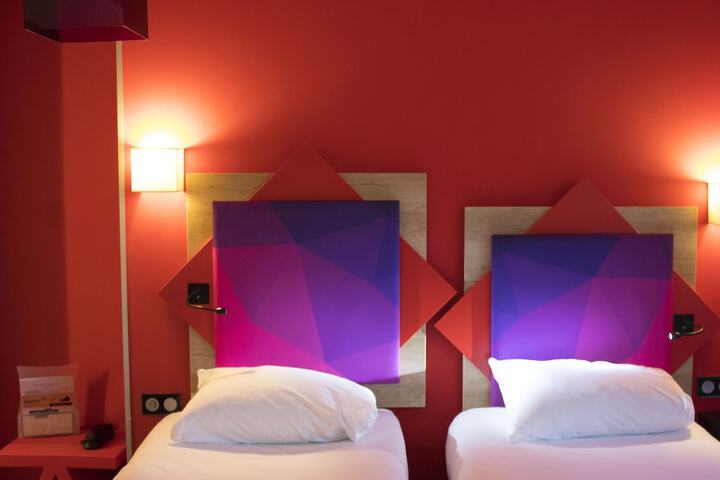 Room 6 of 135
