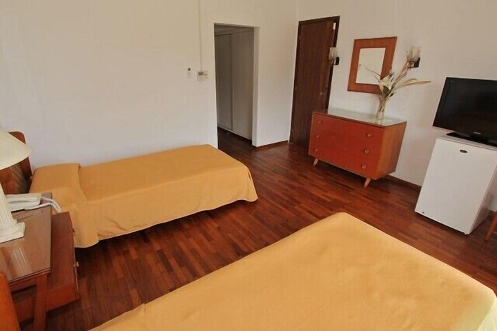 Room 65 of 166