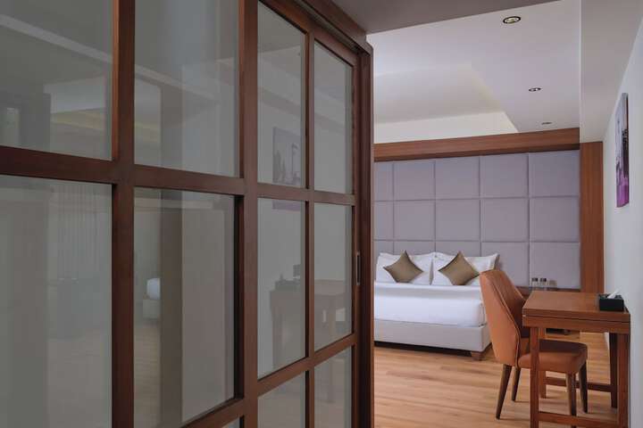 Room 11 of 19