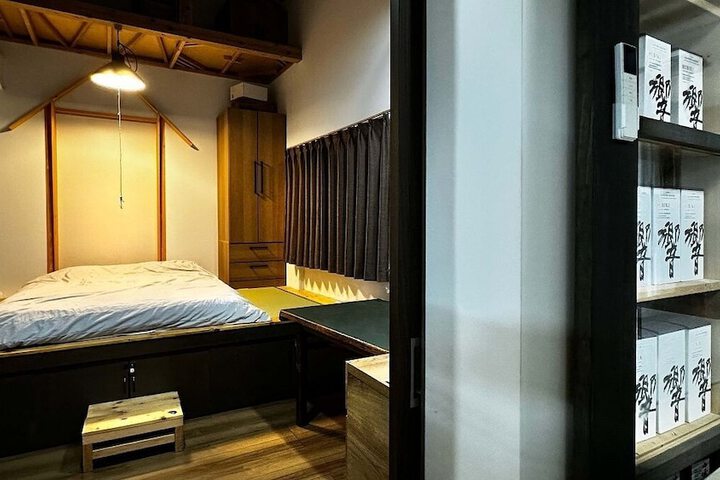 Room 8 of 110