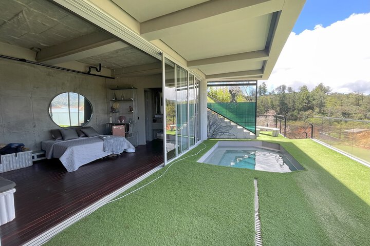 Room 3 of 87