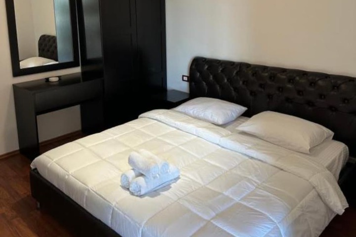 Room 10 of 100