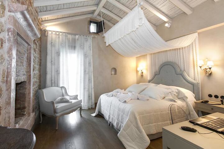 Room 4 of 110