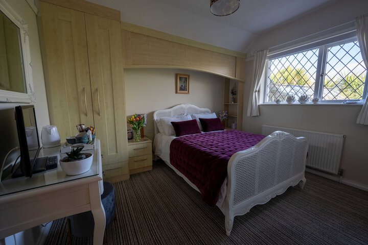 Room 8 of 28