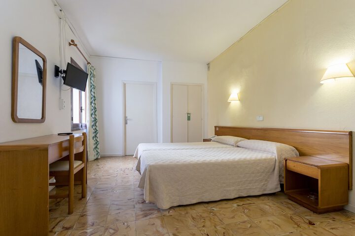 Room 4 of 61