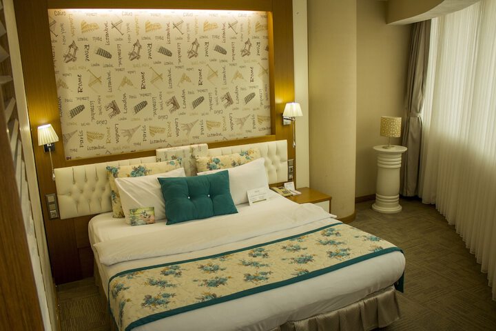 Room 9 of 38