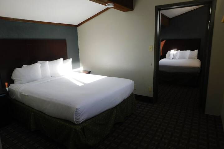 2 Queen Beds Deluxe Room (9 of 41)
