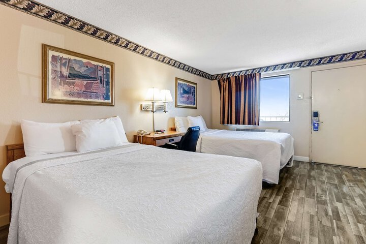 2 Double Beds (15 of 15)