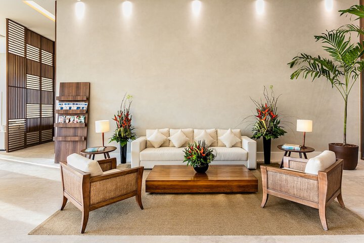 Entrance & Lobby