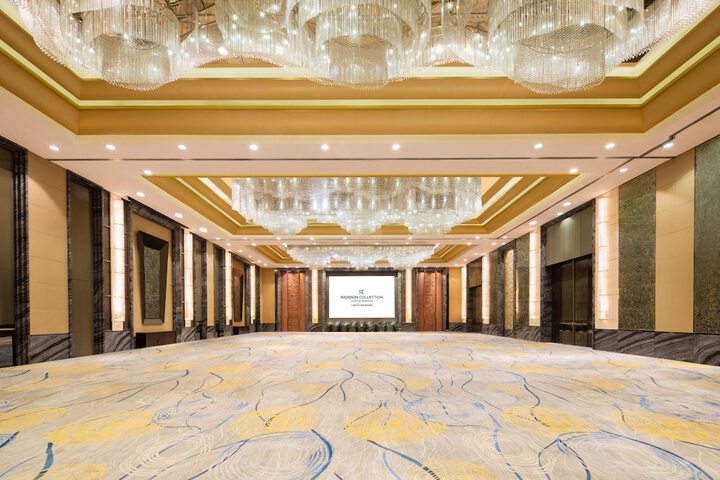 Ballroom/Hall 70 of 85