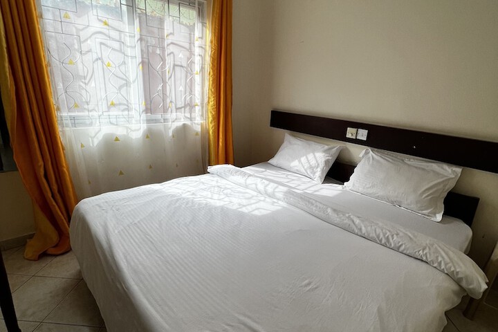 Room 8 of 12