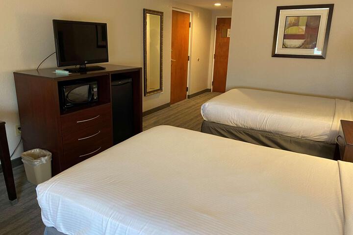 2 Double Beds Refrigerator WiFi Full Breakfast (8 of 10)