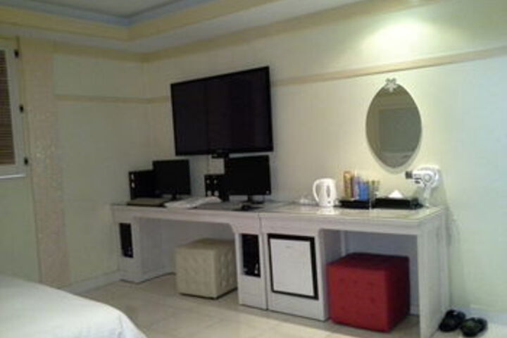 Room 48 of 68