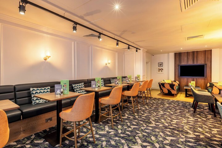 Lounge 57 of 96