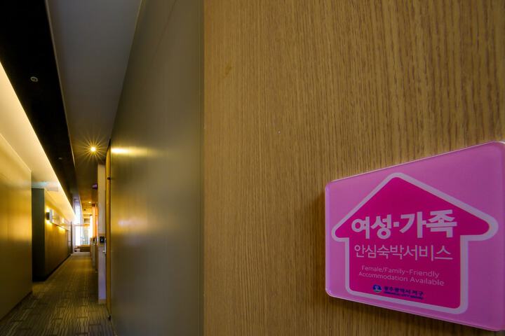 Ballroom/Hall 84 of 90