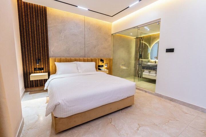 Room 35 of 71