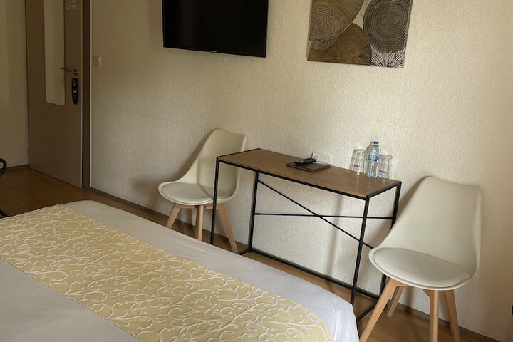 Room 13 of 48
