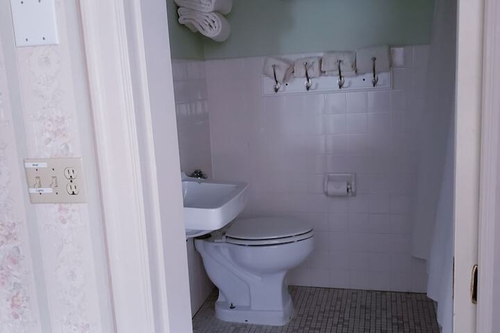 Room 142 of 206