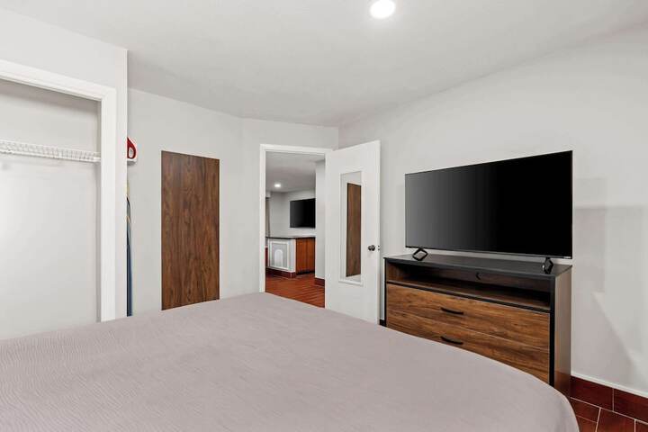 2 Queen Beds (26 of 64)